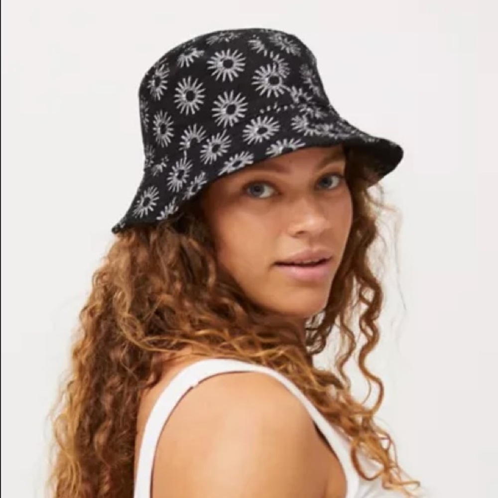 UO Embroidered Icon Quilted Corduroy Bucket Hat